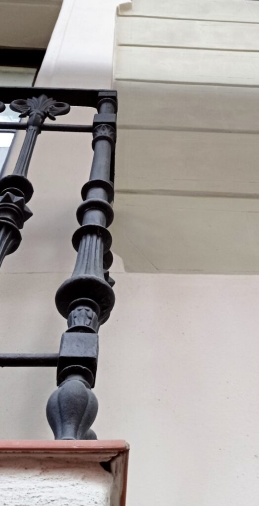 1611138223430-527x1030